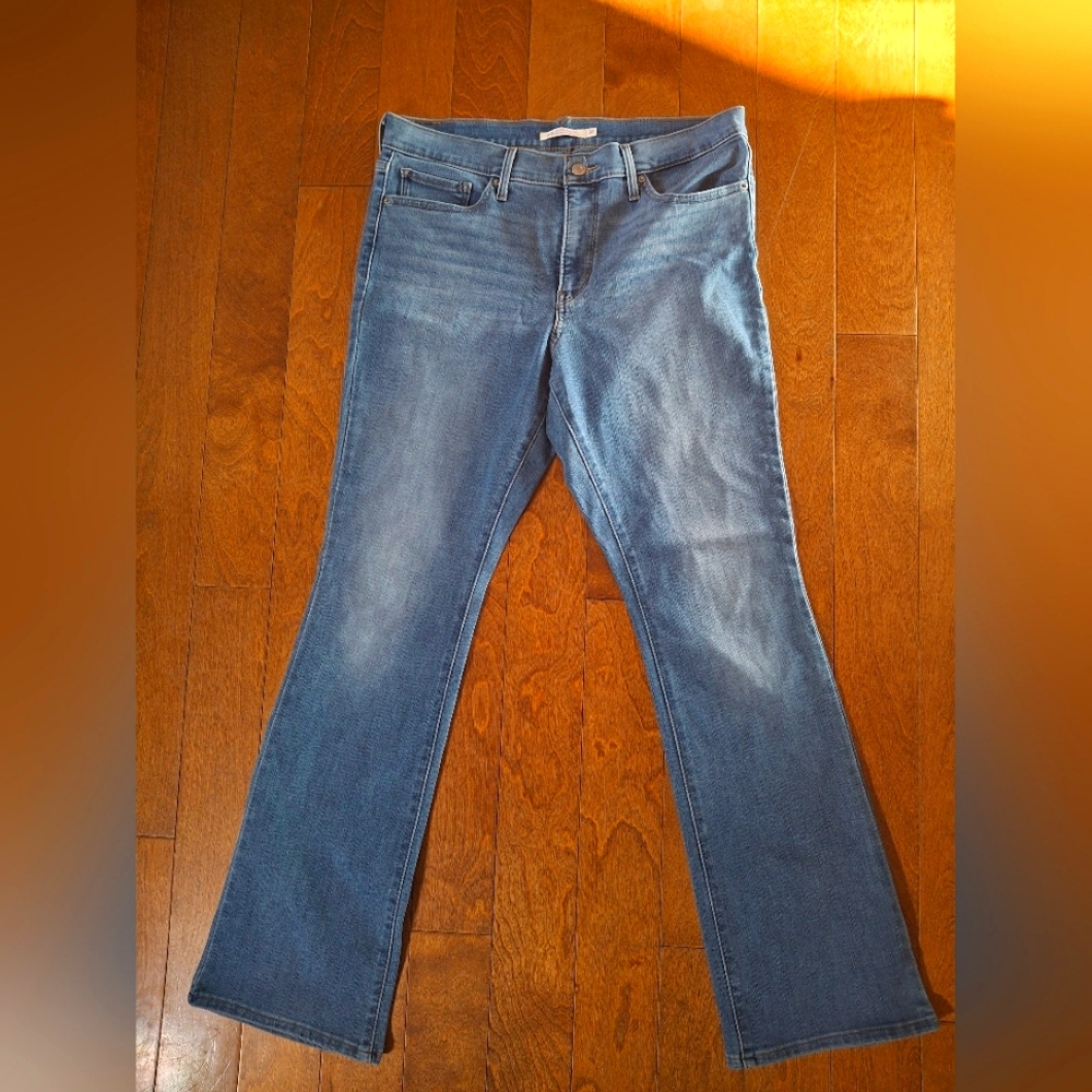 LEVI'S 315 Shaping Bootcut